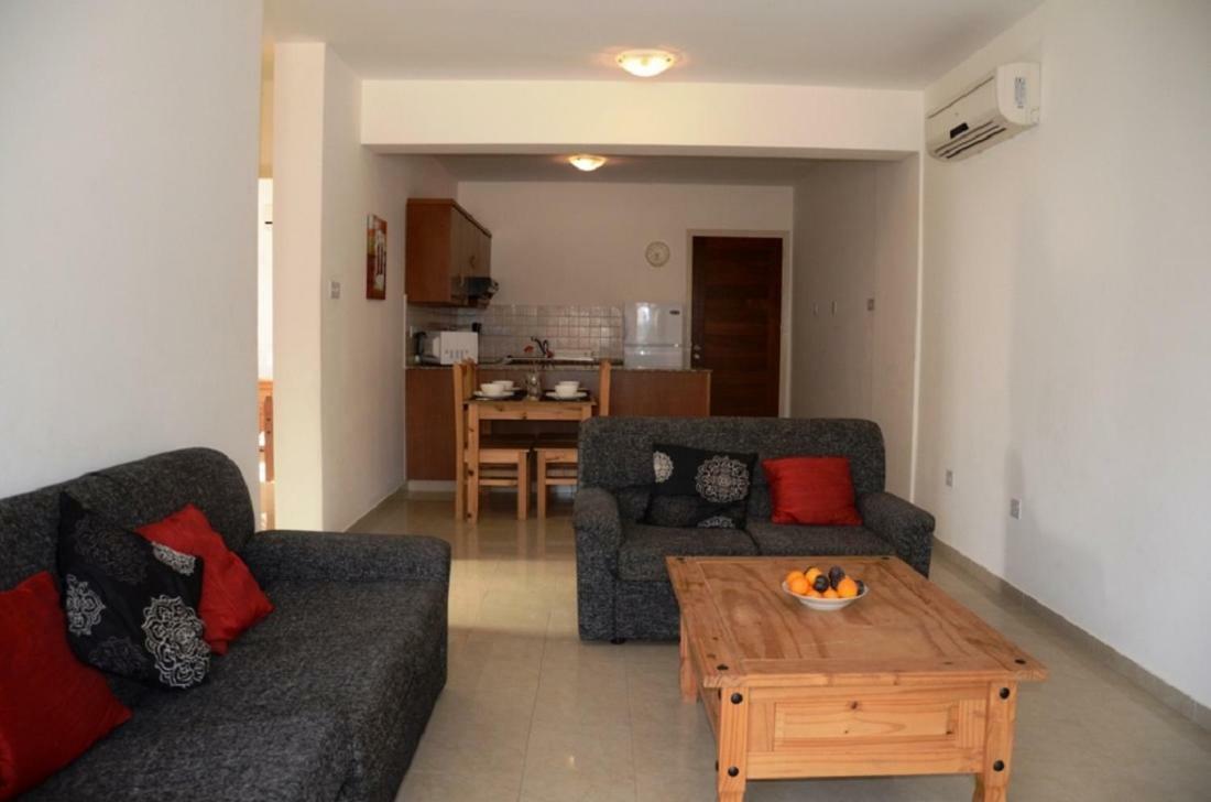 2 Bedroom Poolside Apartment E9 Peyia Exterior photo