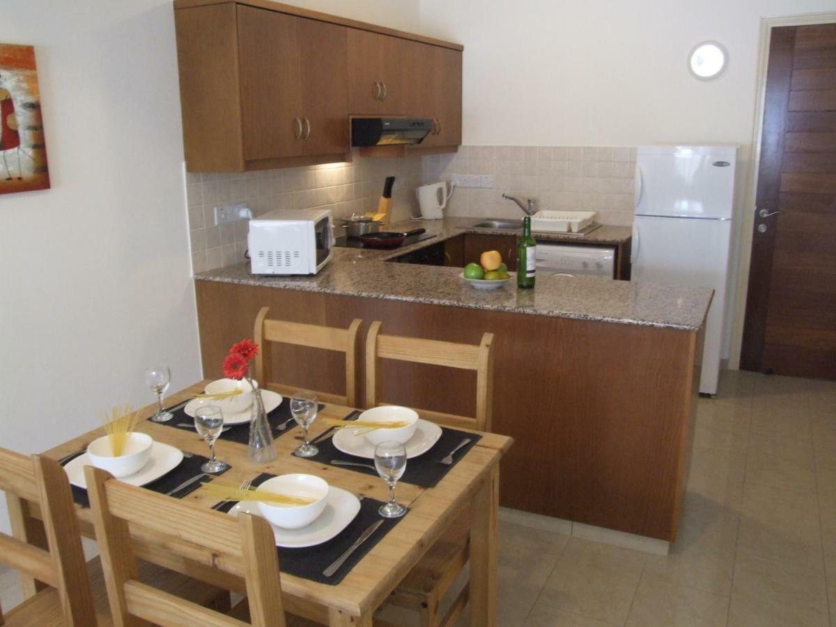 2 Bedroom Poolside Apartment E9 Peyia Exterior photo