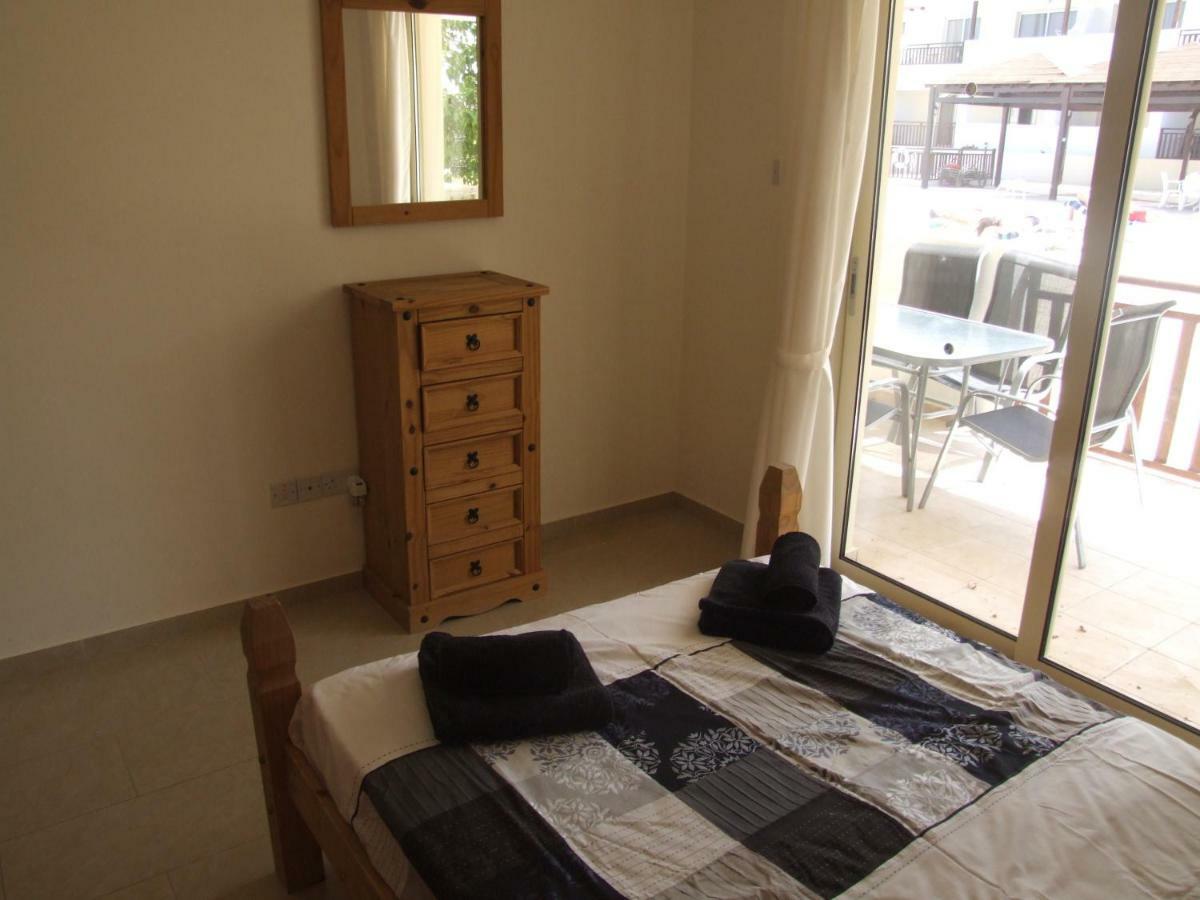 2 Bedroom Poolside Apartment E9 Peyia Exterior photo
