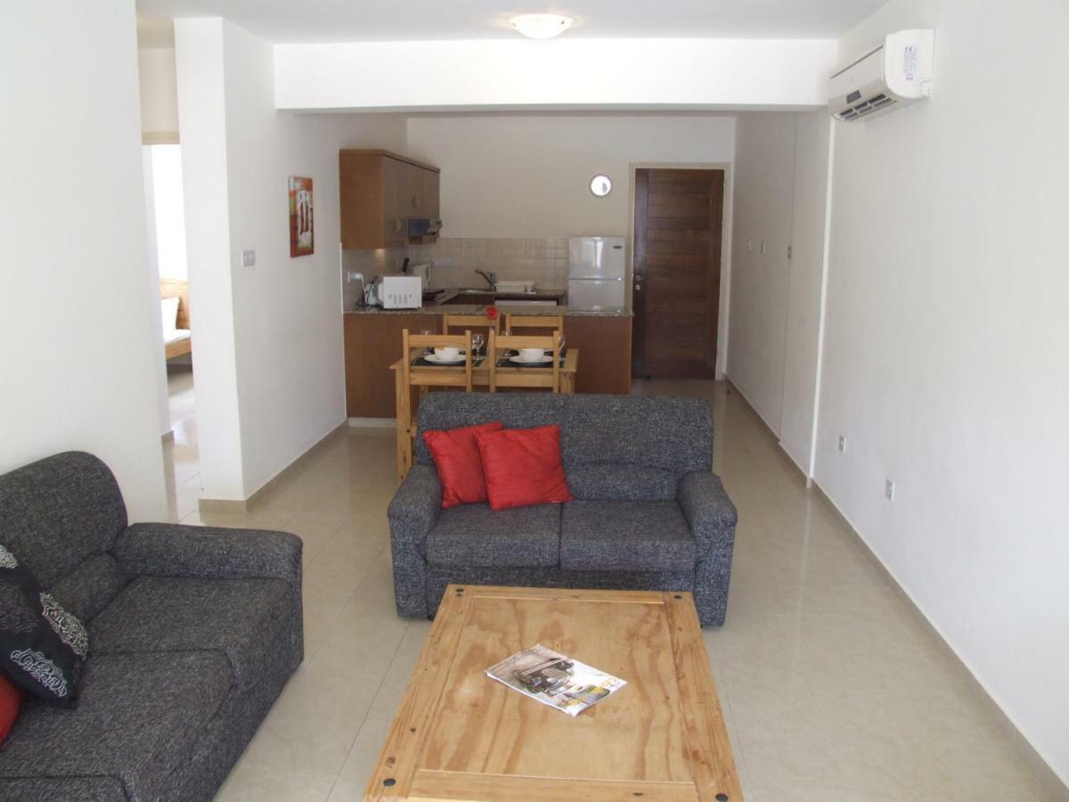 2 Bedroom Poolside Apartment E9 Peyia Exterior photo