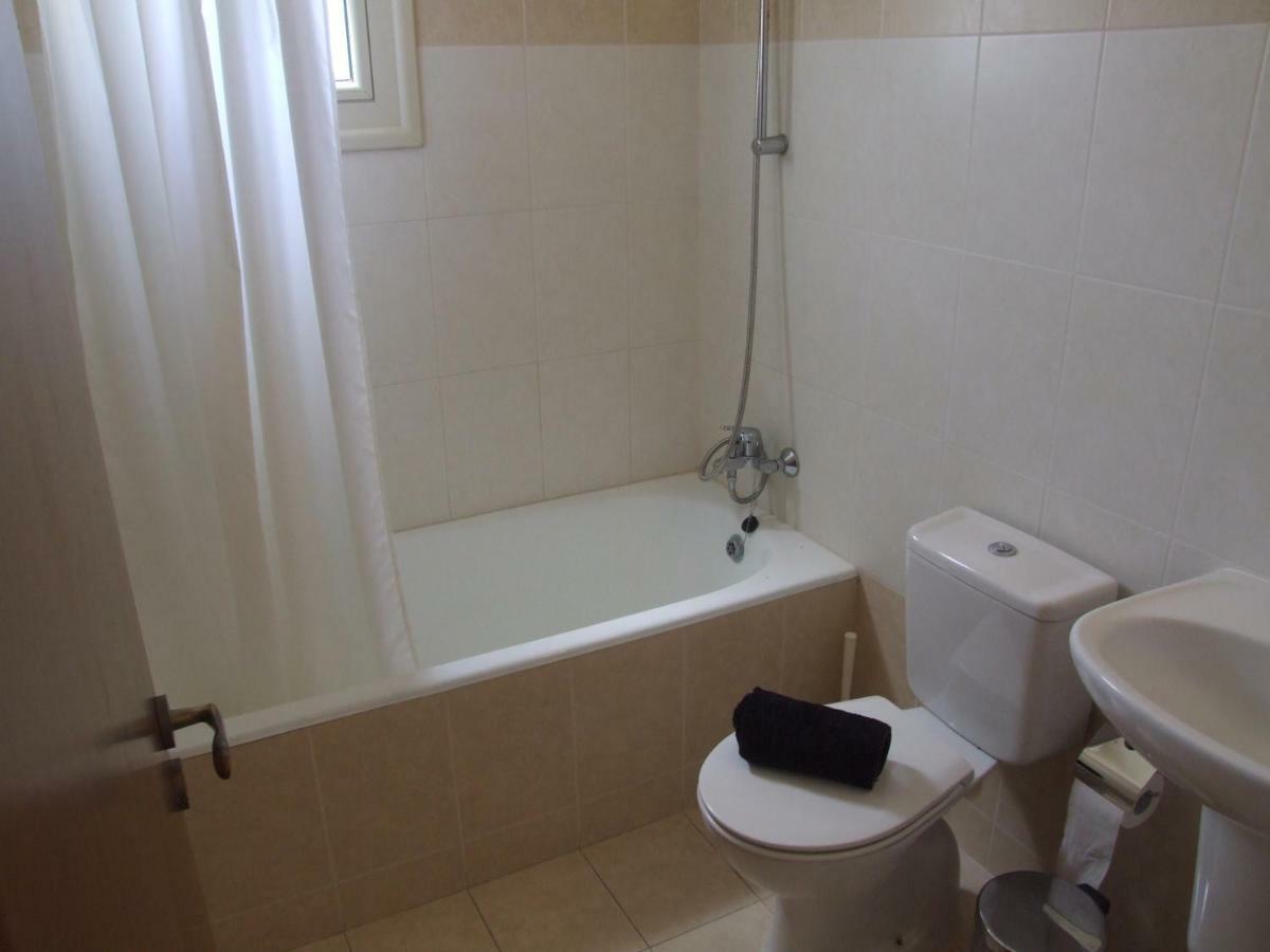 2 Bedroom Poolside Apartment E9 Peyia Exterior photo