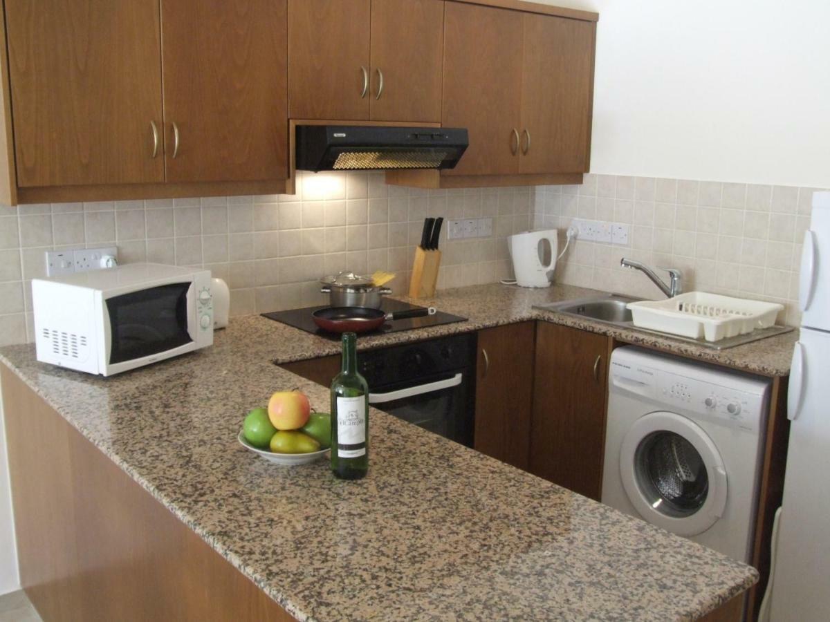2 Bedroom Poolside Apartment E9 Peyia Exterior photo